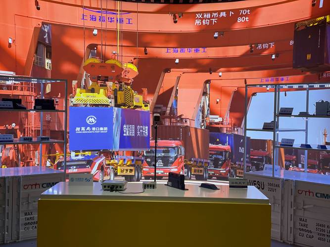 同学们在参观展览期间可以欣赏到各种高科技产品和工业技术的表演和